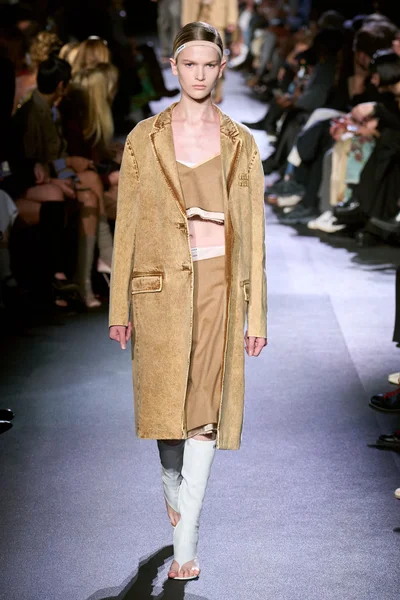 Look 19